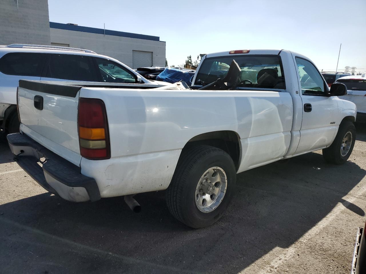 Image 3 of 2000 CHEVROLET SILVERADO C1500 2000 with VIN 1GCEC14T2YE129024