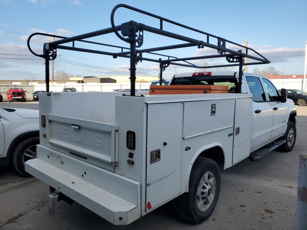 Image 3 of 2017 GMC SIERRA C2500 HEAVY DUTY 2017 with VIN 1GD11REG0HF171640