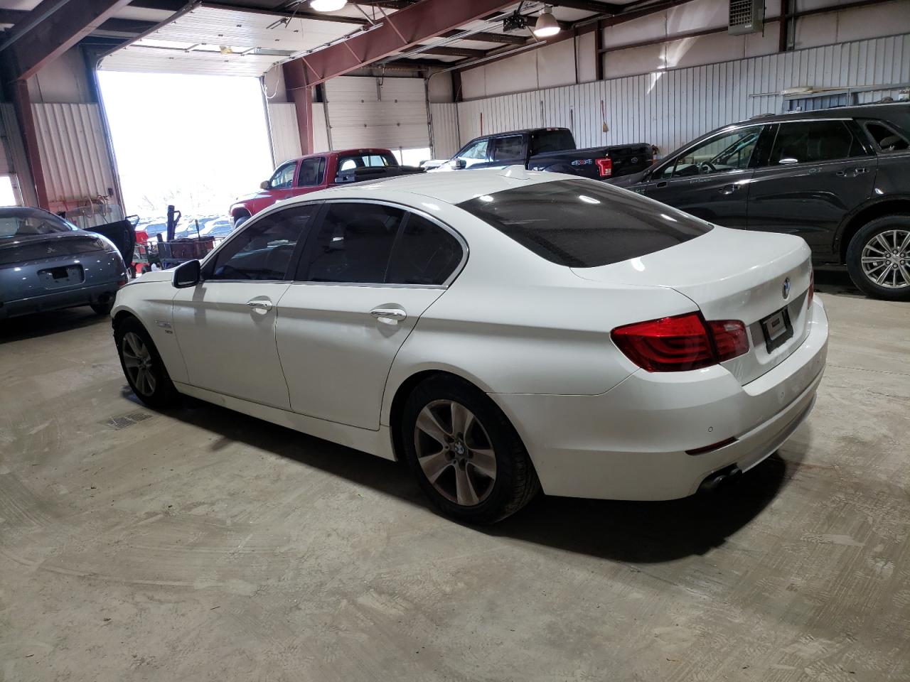 Image 2 of 2012 BMW 528 XI 2012 with VIN WBAXH5C59CDW09643
