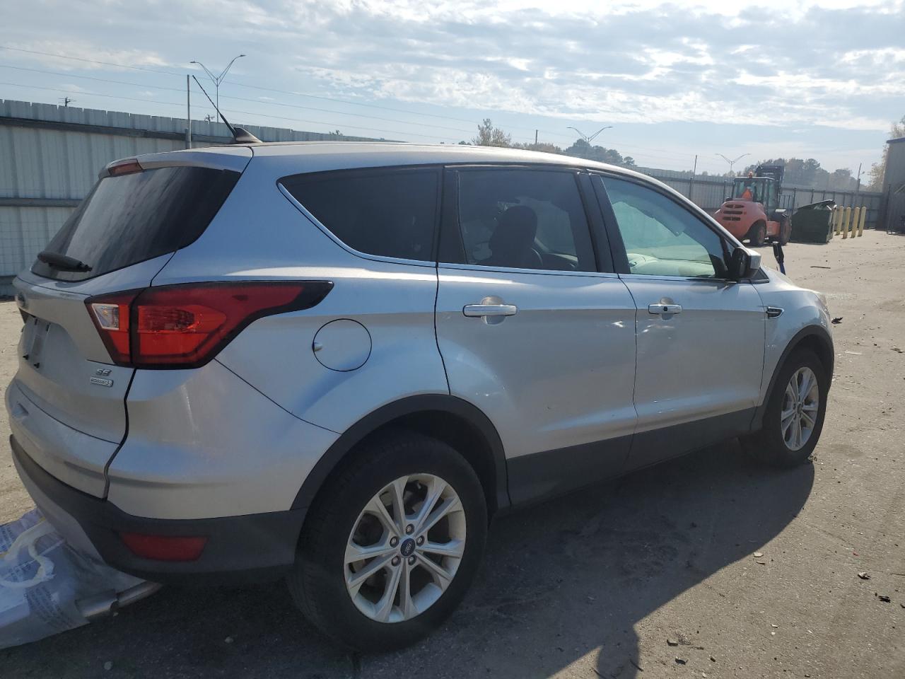 Изображение 3 2019 FORD ESCAPE SE 2019 с VIN 1FMCU0GD7KUA44160