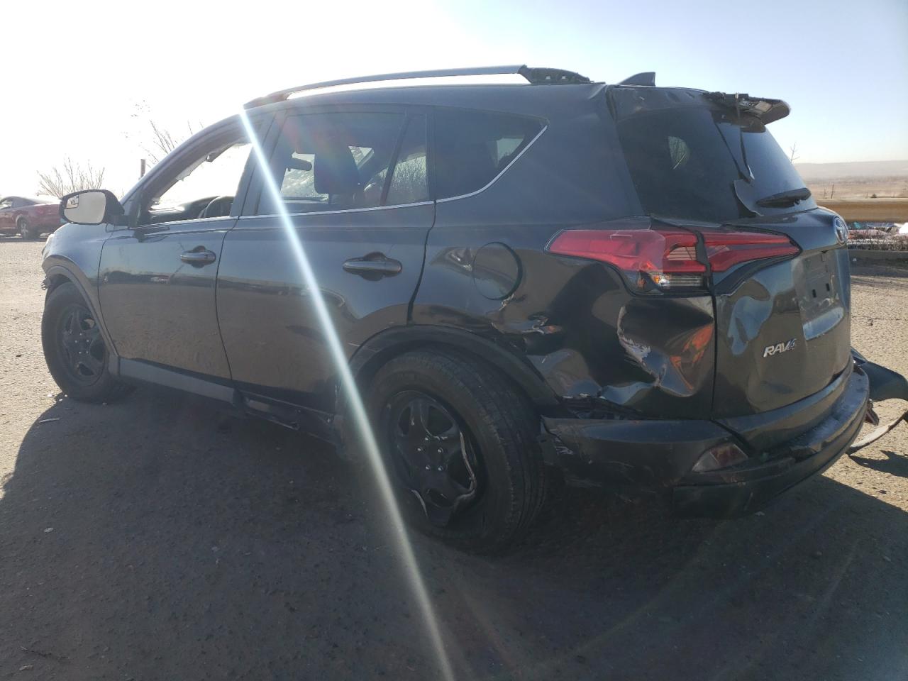 Obraz 2 z 2018 TOYOTA RAV4 LE 2018 z VIN JTMZFREV6JJ739173