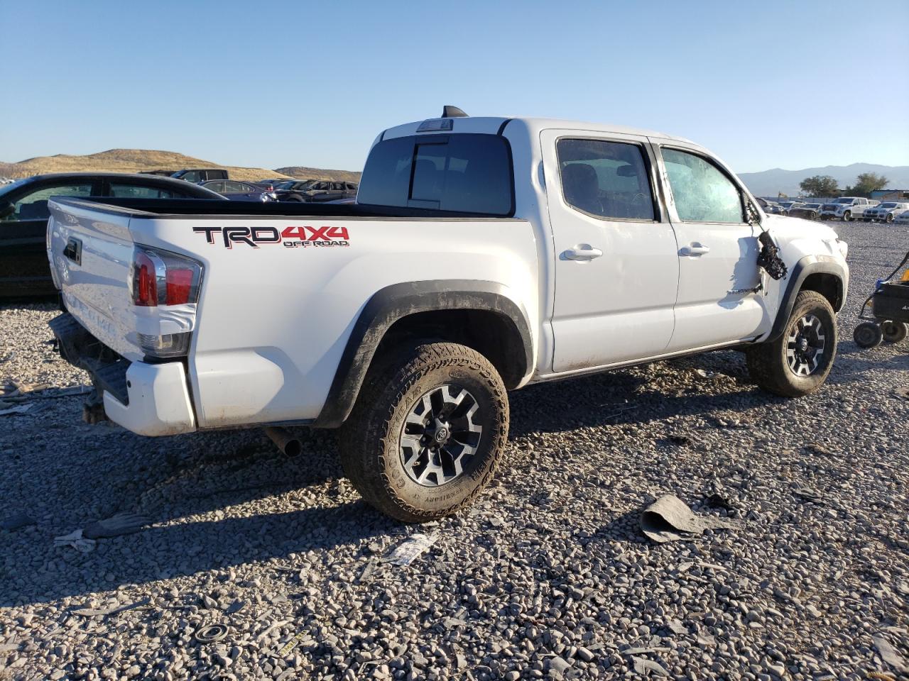 Image 3 of 2022 TOYOTA TACOMA DOUBLE CAB 2022 with VIN 3TMCZ5AN9NM476195