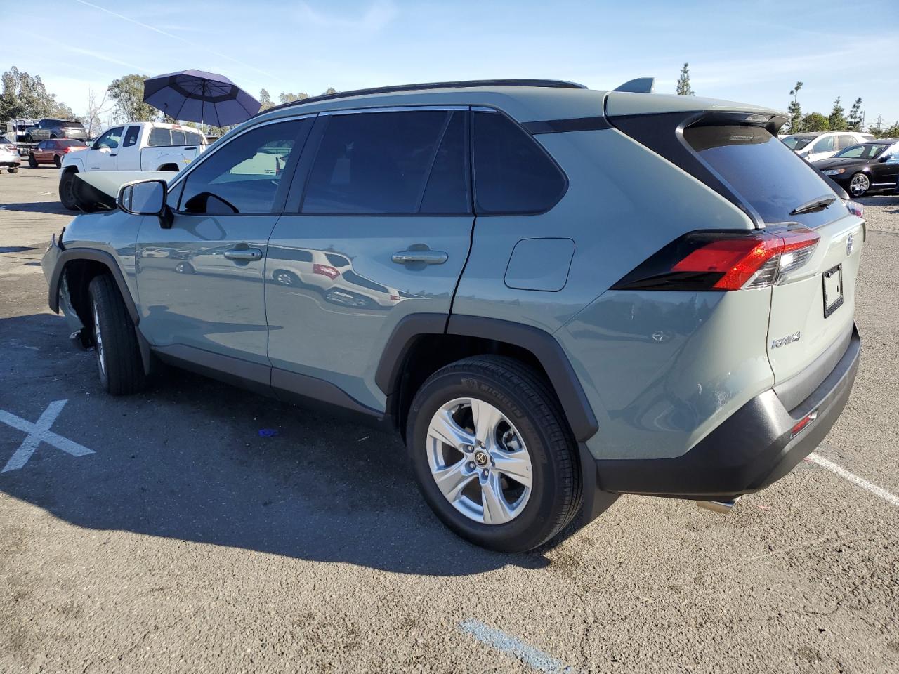 Obraz 2 z 2021 TOYOTA RAV4 XLE 2021 z VIN 2T3W1RFV1MW158816