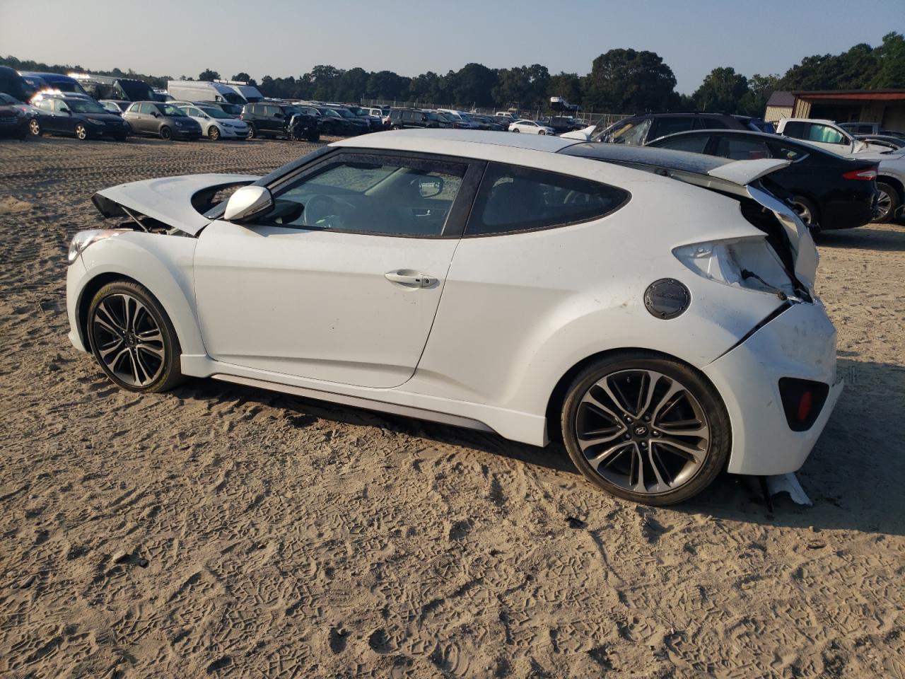 Image 2 of 2016 HYUNDAI VELOSTER TURBO 2016 with VIN KMHTC6AE5GU282569