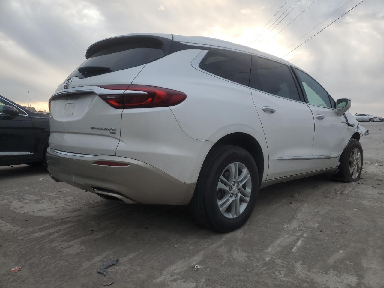 Obraz 3 z 2019 BUICK ENCLAVE ESSENCE 2019 z VIN 5GAEVAKW6KJ203116