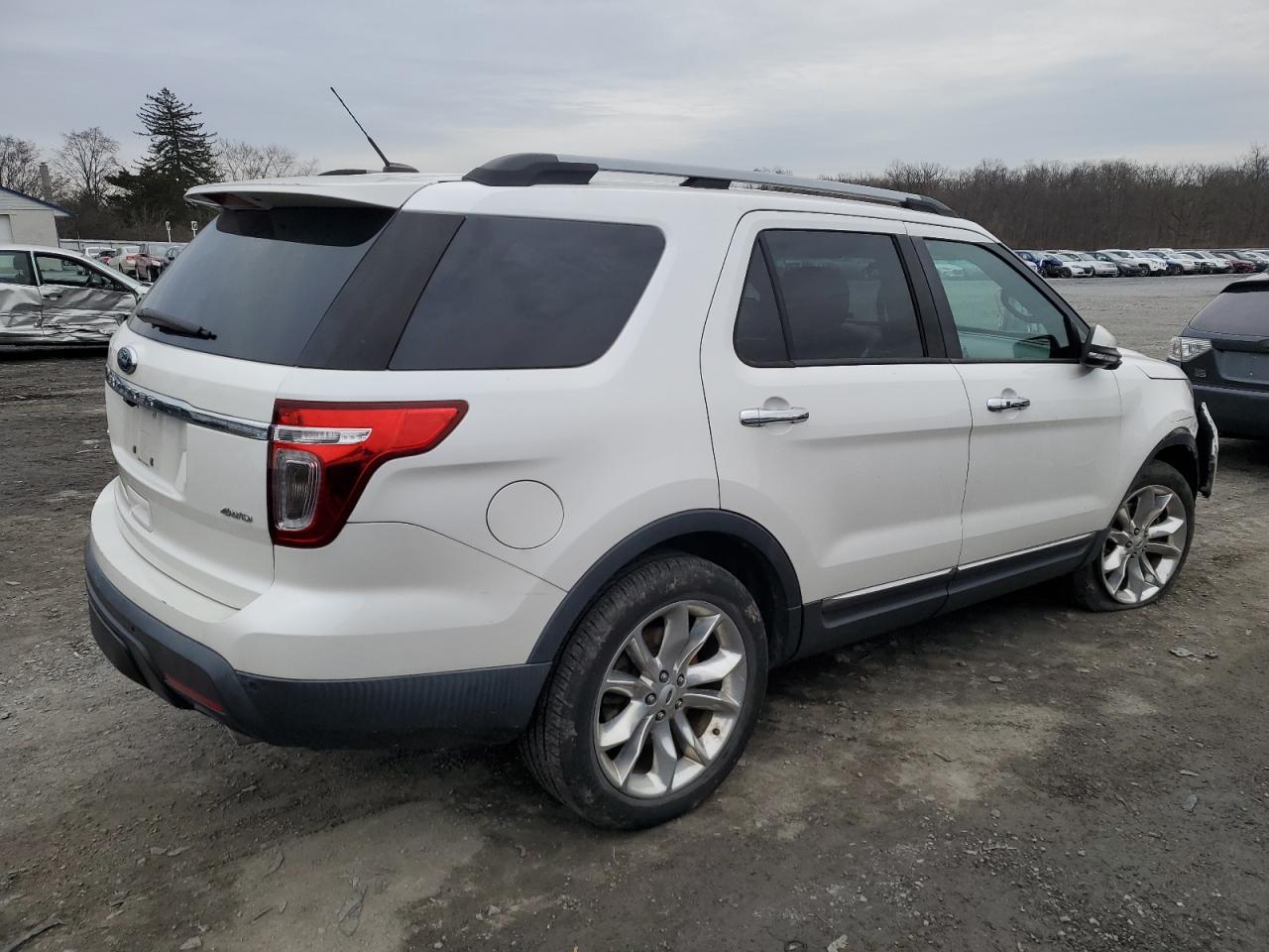 Image 3 of 2014 FORD EXPLORER LIMITED 2014 with VIN 1FM5K8F84EGC54302