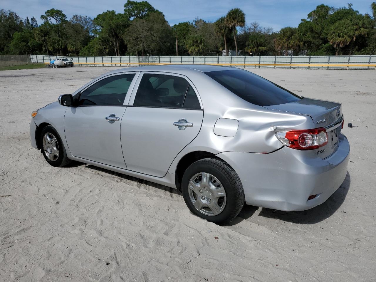 Image 2 of 2013 TOYOTA COROLLA BASE 2013 with VIN 2T1BU4EE3DC985463