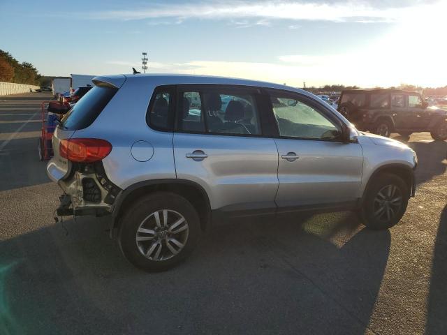 Image 3 of 2013 VOLKSWAGEN TIGUAN S 2013 with VIN WVGAV3AX3DW079407