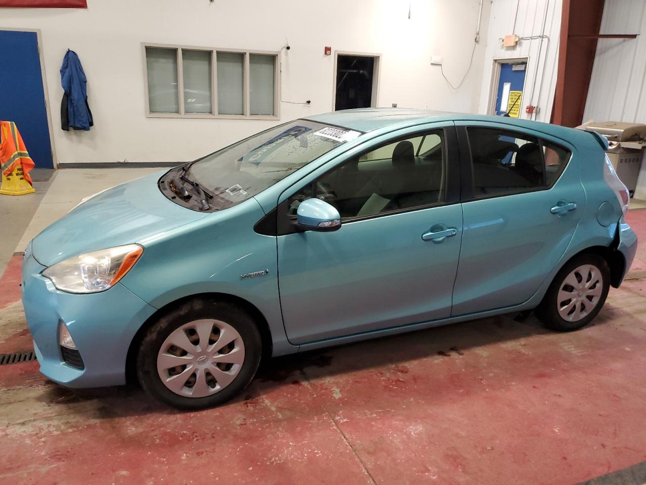 Image 1 of 2013 TOYOTA PRIUS C  2013 with VIN JTDKDTB34D1039731