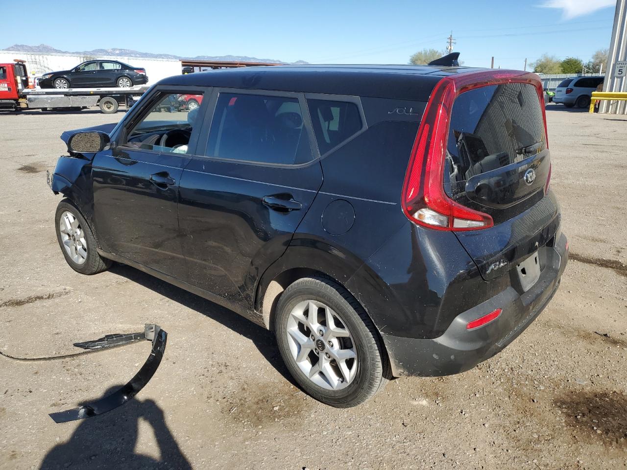 Изображение 2 2020 KIA SOUL LX 2020 с VIN KNDJ23AU3L7061789