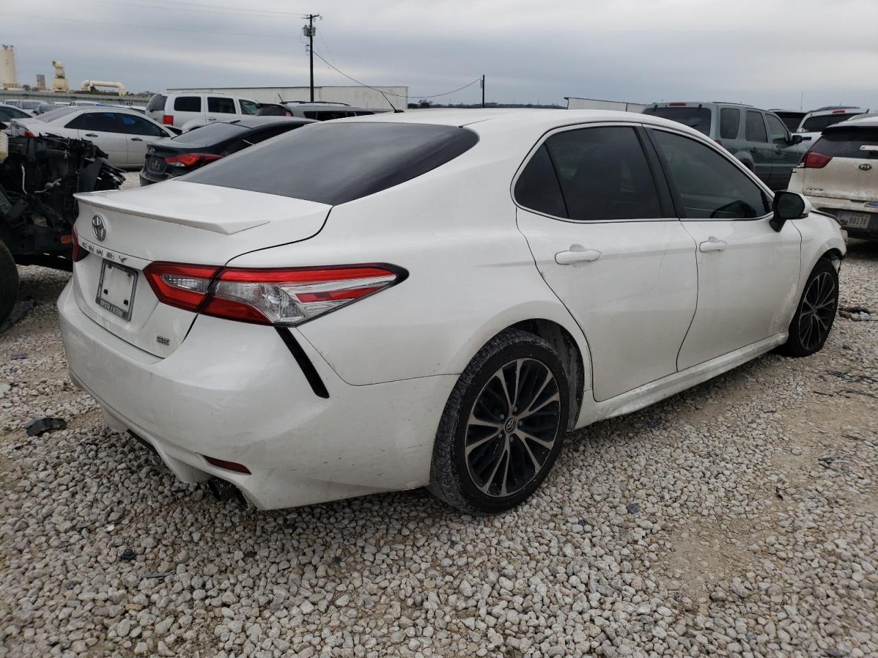 Obraz 3 z 2018 TOYOTA CAMRY L 2018 z VIN JTNB11HK0J3000769