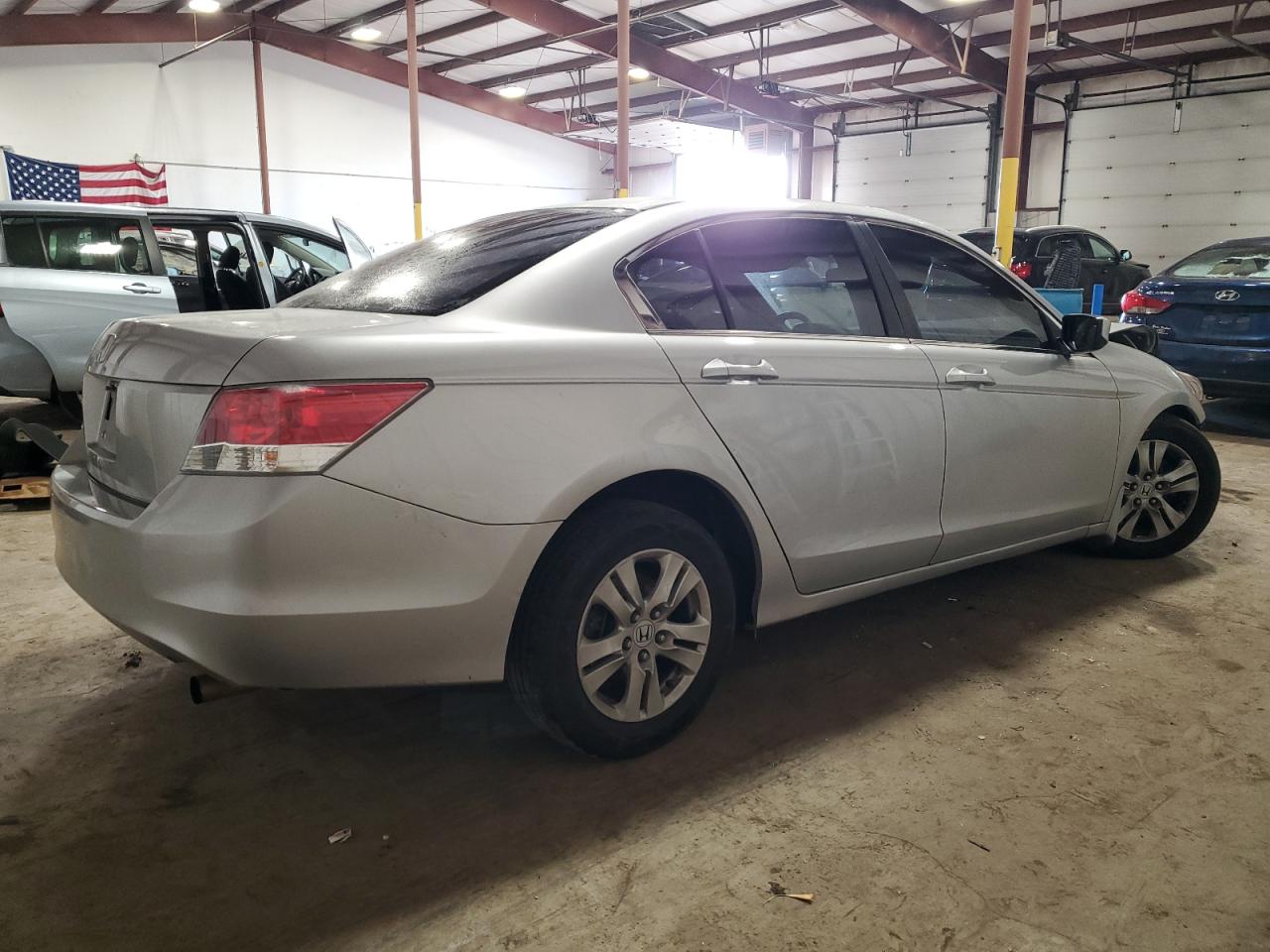 Изображение 3 2010 HONDA ACCORD LX 2010 с VIN 1HGCP2F37AA163358