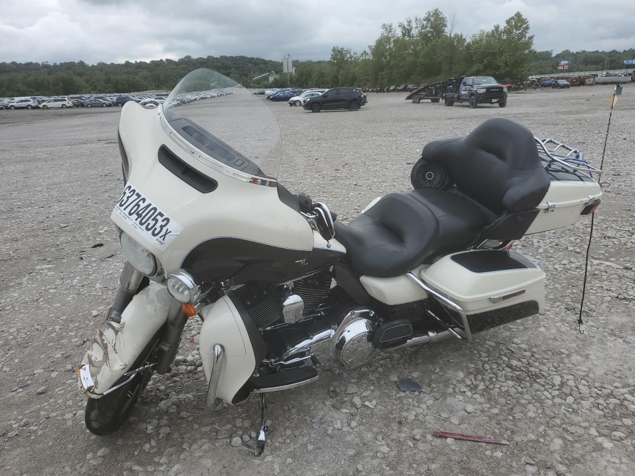 Image 2 of 2014 HARLEY-DAVIDSON FLHTCU ULTRA CLASSIC ELECTRA GLIDE 2014 with VIN 1HD1FCM10EB609655