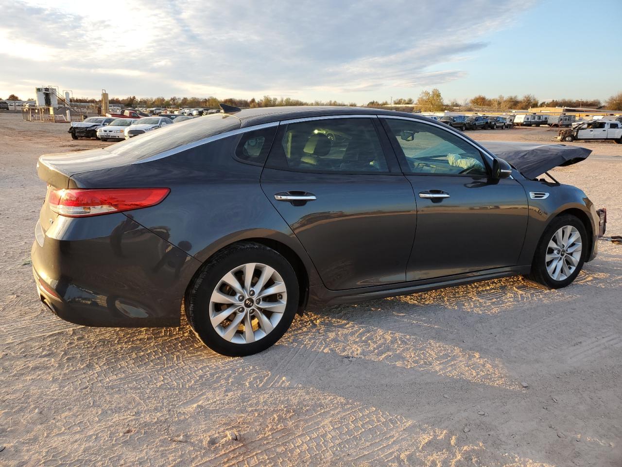 Image 3 of 2018 KIA OPTIMA EX 2018 with VIN 5XXGU4L30JG192679