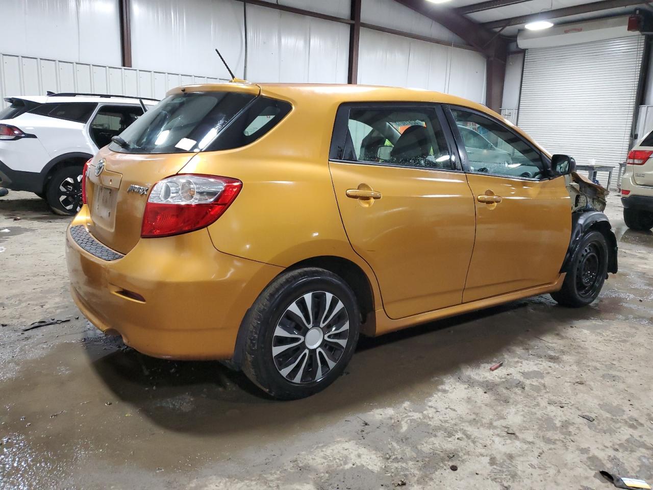 Image 3 of 2010 TOYOTA COROLLA MATRIX  2010 with VIN 2T1KU4EE3AC430251