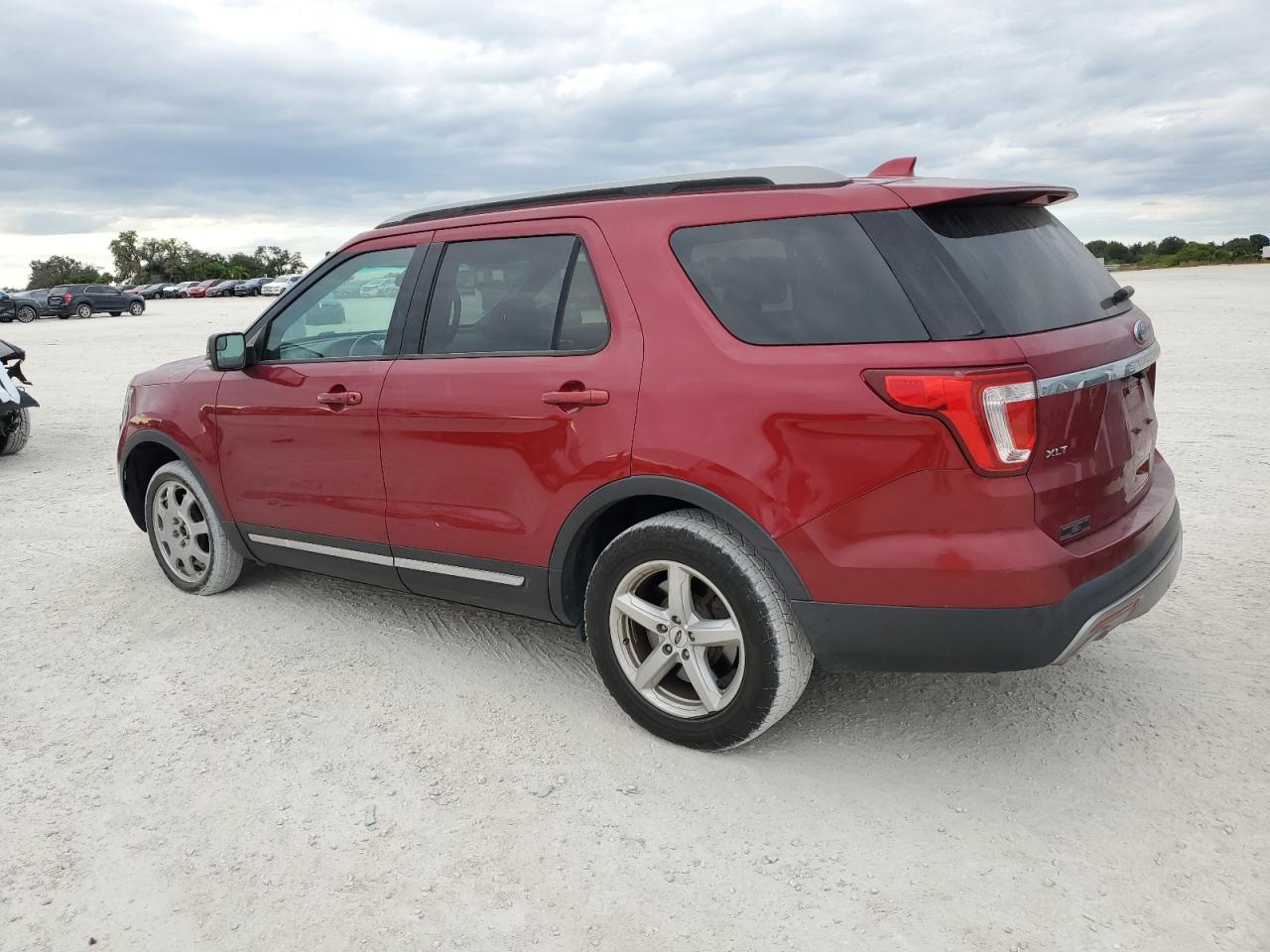 Image 2 of 2017 FORD EXPLORER XLT 2017 with VIN 1FM5K7D8XHGB69000