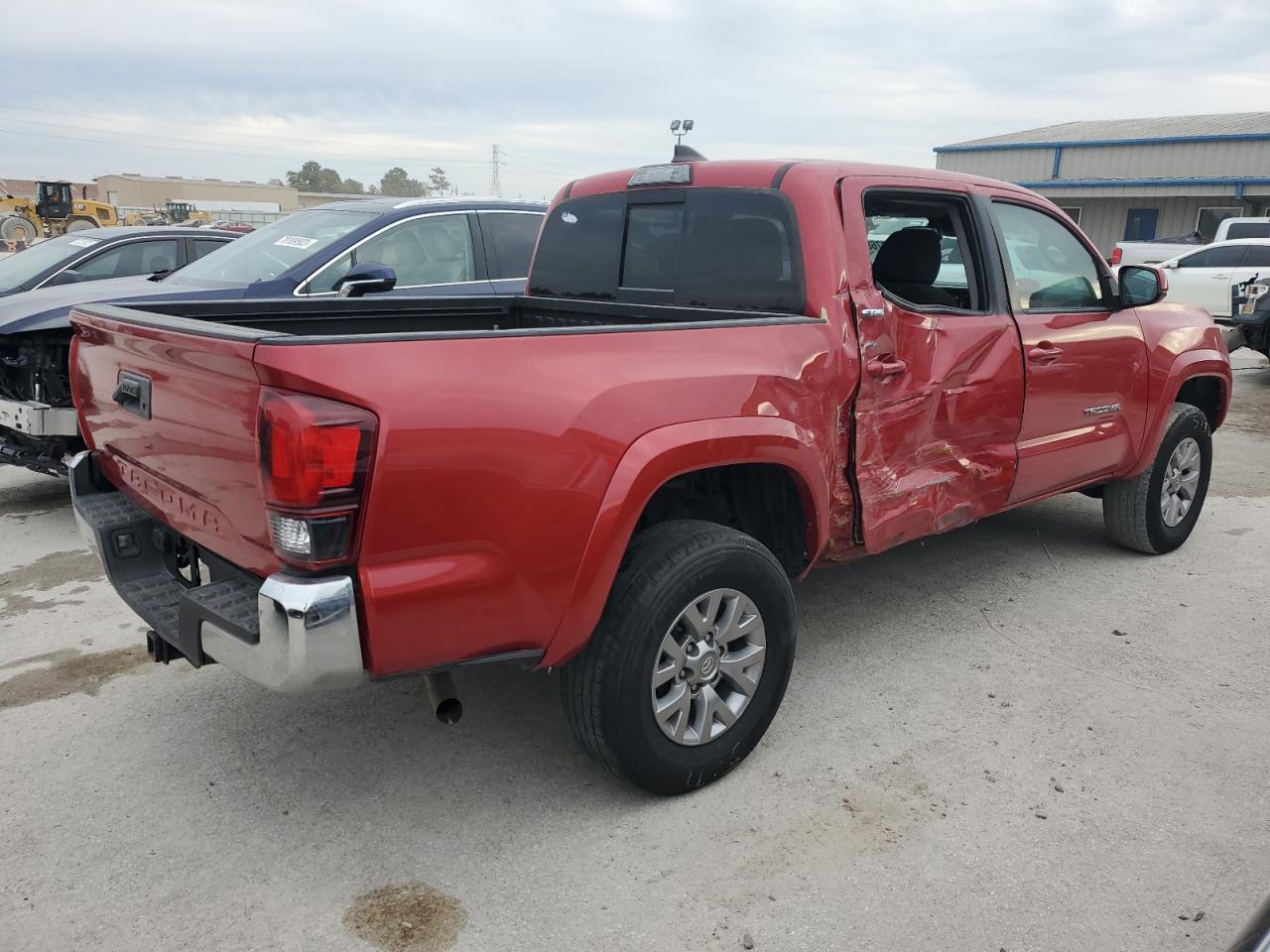 Image 3 of Toyota Tacoma Double Cab 2018 with VIN 3TMAZ5CN1JM066621