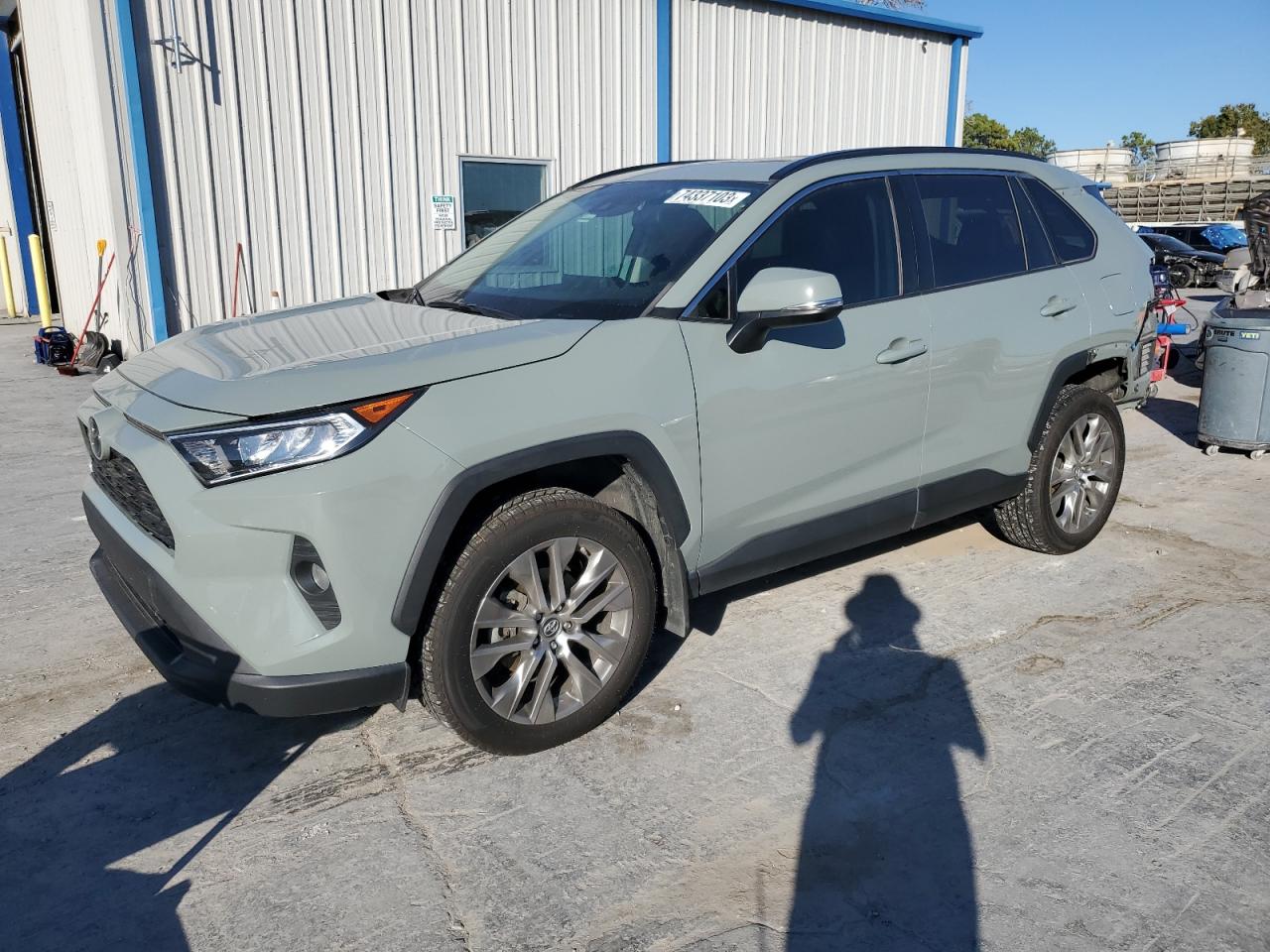 Obraz 1 z 2019 TOYOTA RAV4 XLE PREMIUM 2019 z VIN 2T3C1RFV6KW056251