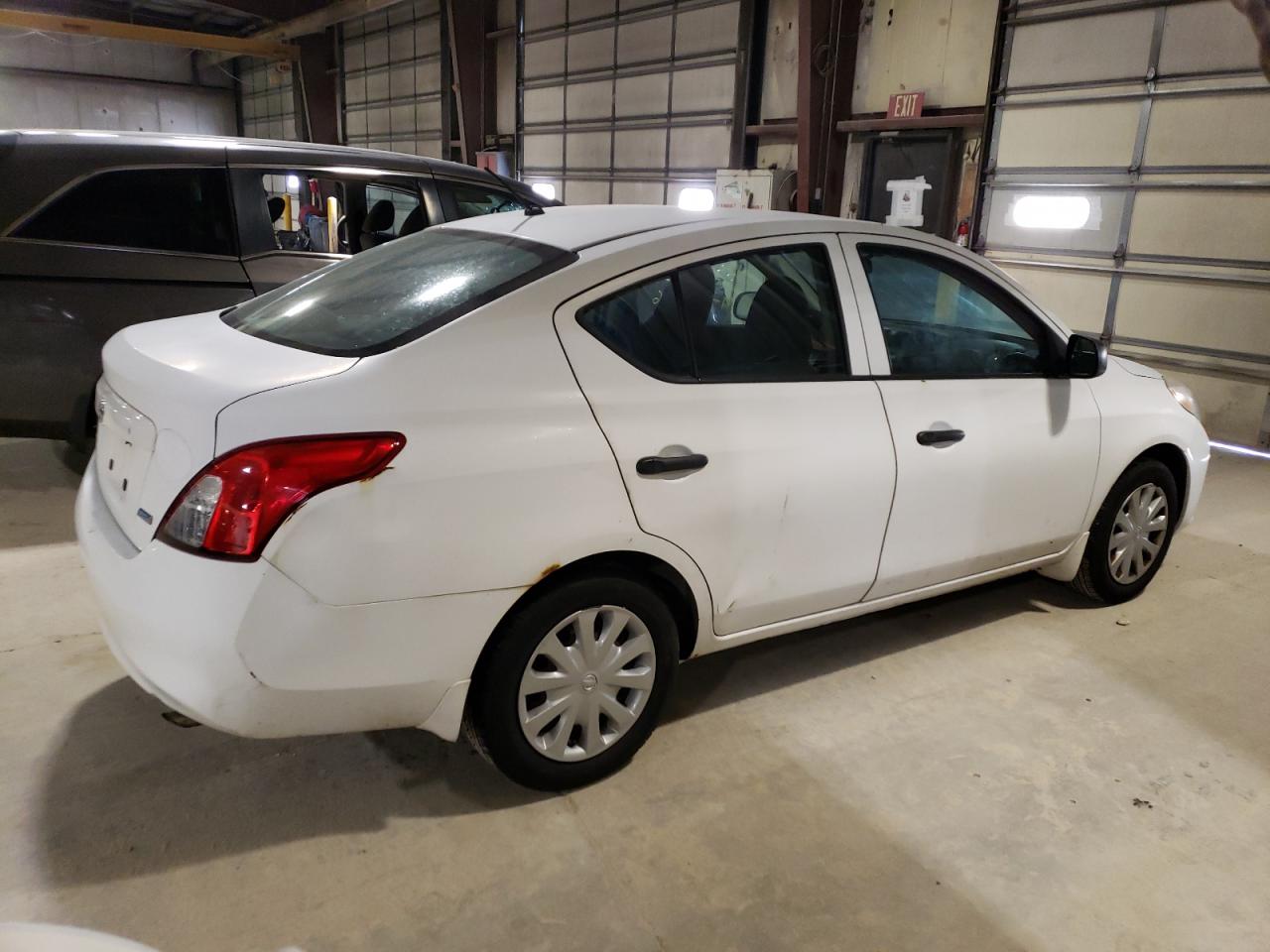Obraz 3 z 2013 NISSAN VERSA S 2013 z VIN 3N1CN7AP9DL840731