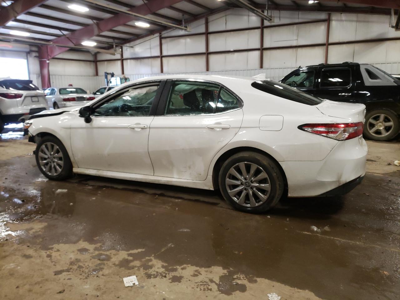 Obraz 2 z 2020 TOYOTA CAMRY LE 2020 z VIN 4T1C11AK8LU306100