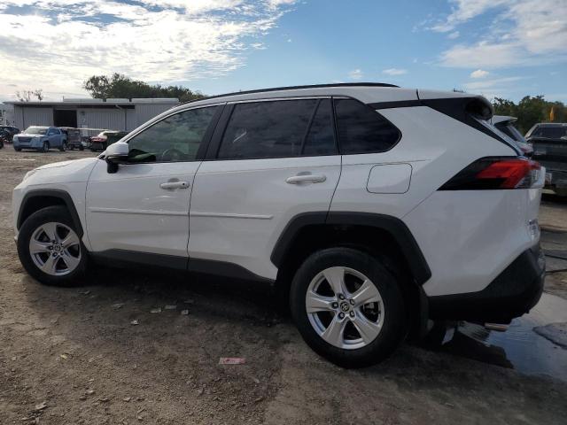 Изображение 2 2020 TOYOTA RAV4 XLE 2020 с VIN JTMW1RFV8LD045845