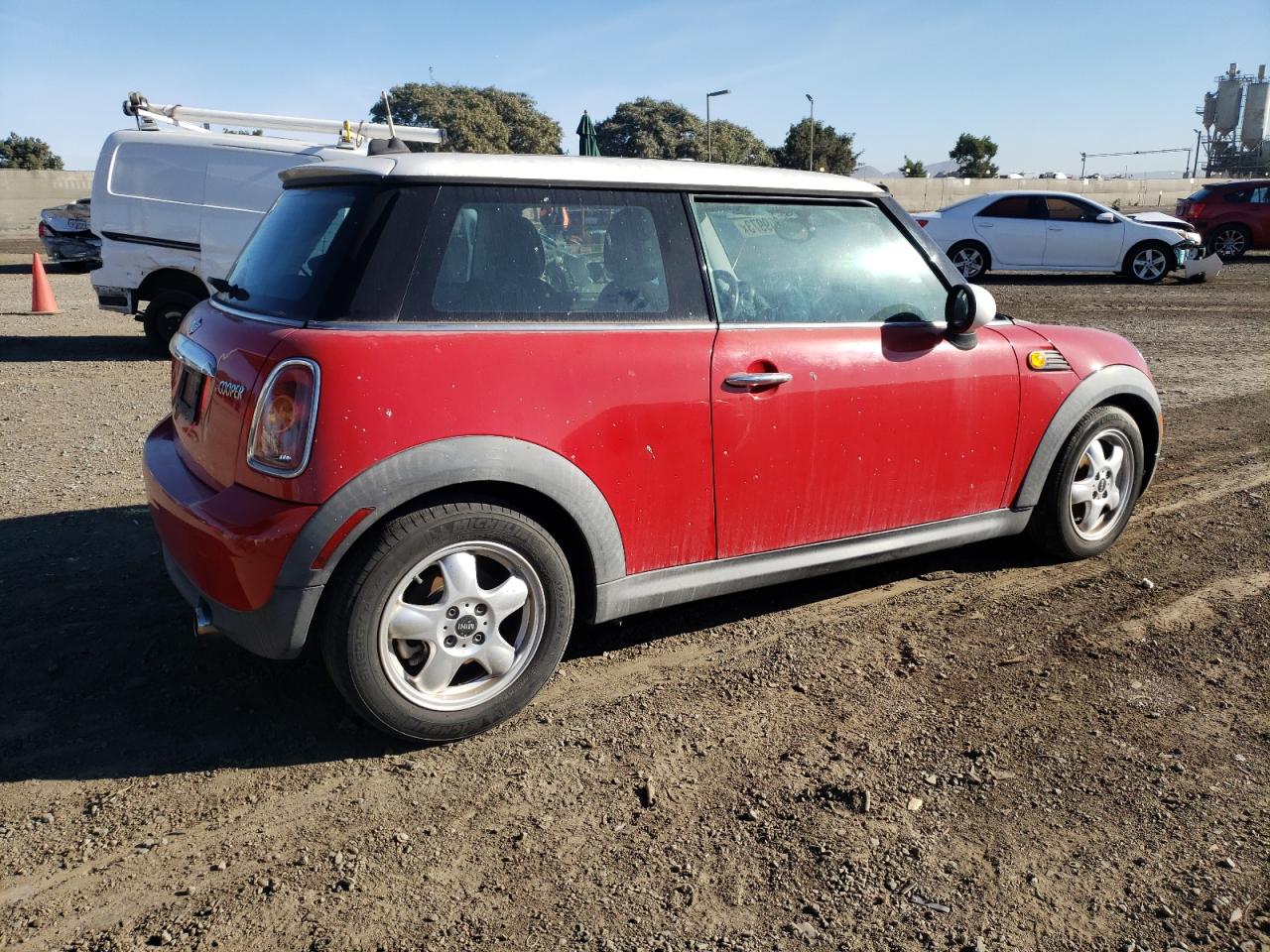 Obraz 3 z 2008 MINI COOPER  2008 z VIN WMWMF33588TT62335