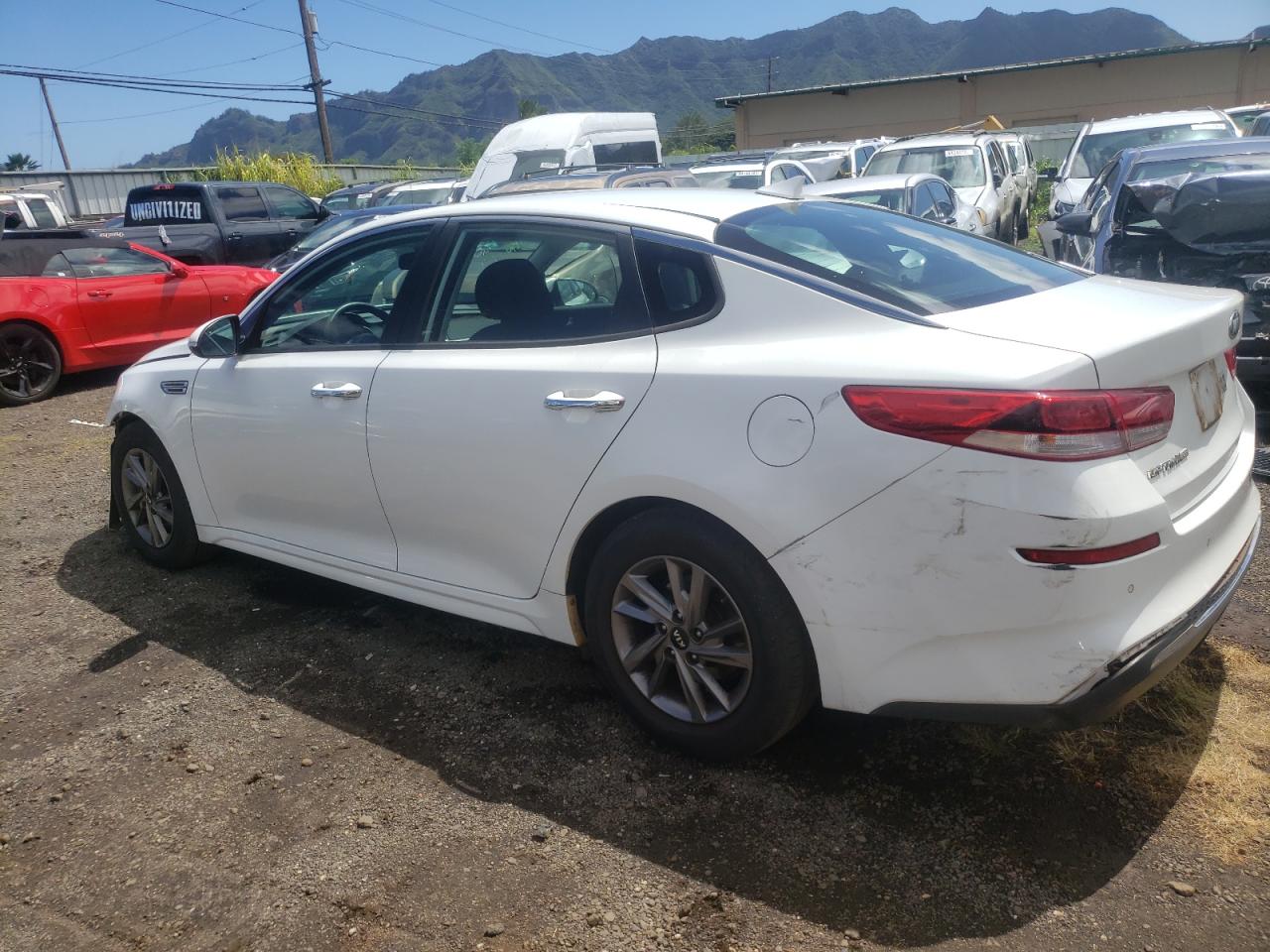 Изображение 2 2020 KIA OPTIMA LX 2020 с VIN 5XXGT4L39LG388951