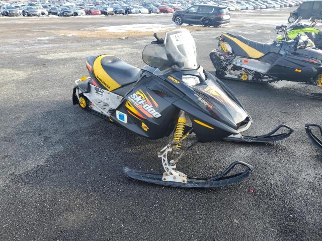 2003 SKI SNOWMOBILE 2003 image