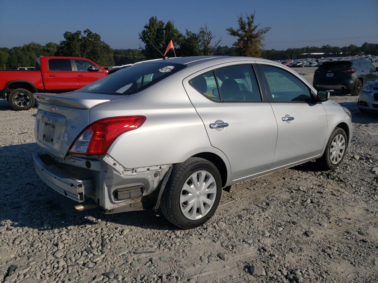 Obraz 3 z Nissan Versa S 2018 z VIN 3N1CN7AP6JL882463
