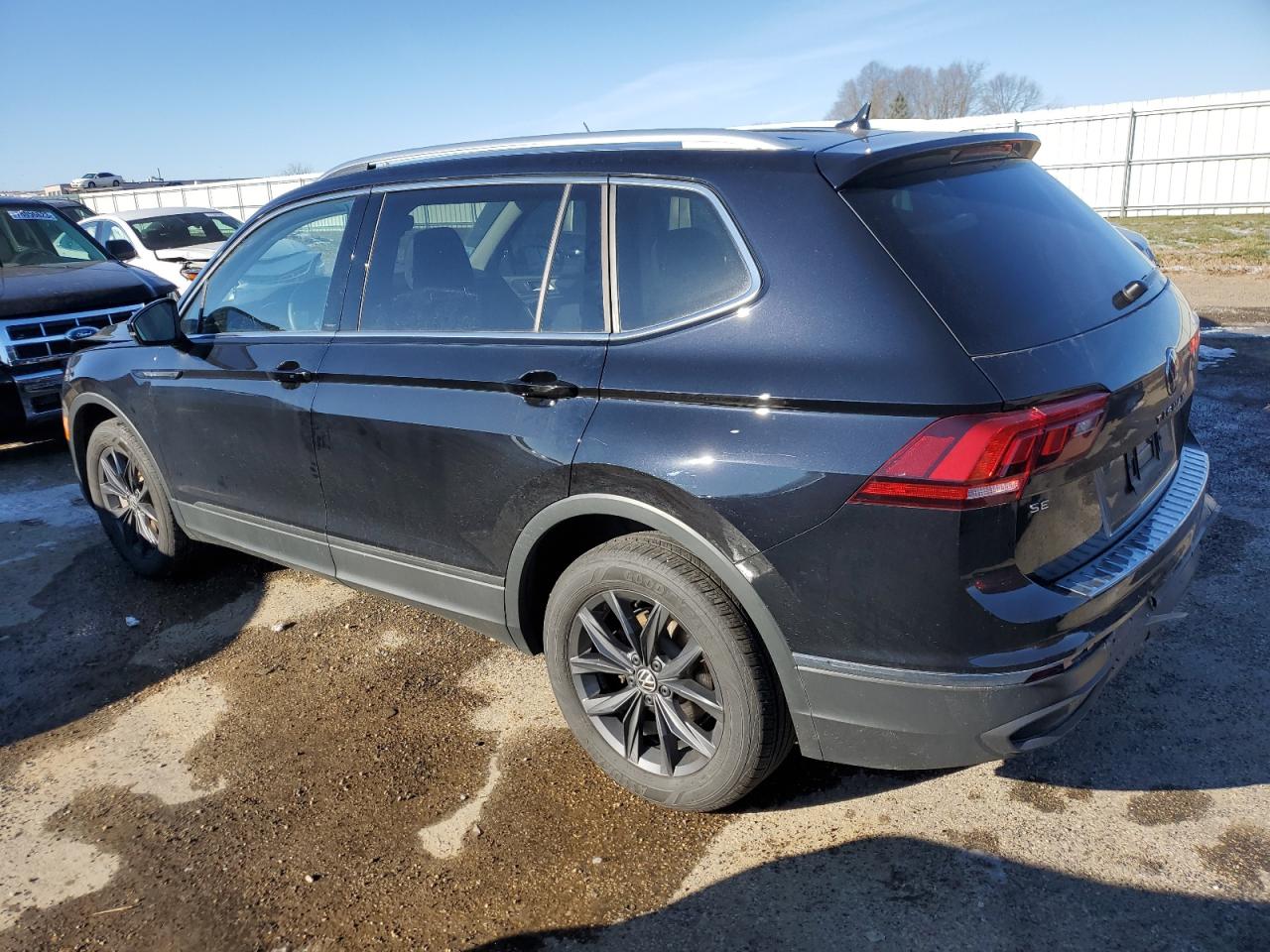 Изображение 2 2022 VOLKSWAGEN TIGUAN SE 2022 с VIN 3VV2B7AX5NM083499