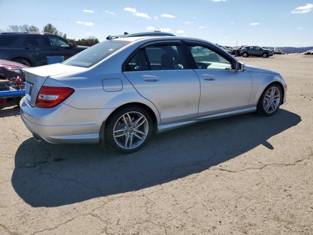 Obraz 3 z 2012 MERCEDES-BENZ C 300 4MATIC 2012 z VIN WDDGF8BB3CR227280