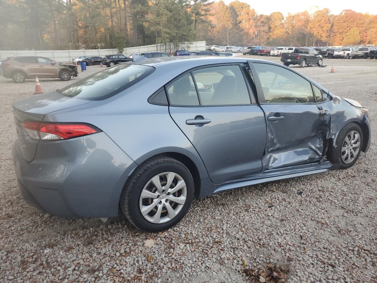 Obraz 3 z 2020 TOYOTA COROLLA LE 2020 z VIN JTDEPRAE9LJ101665