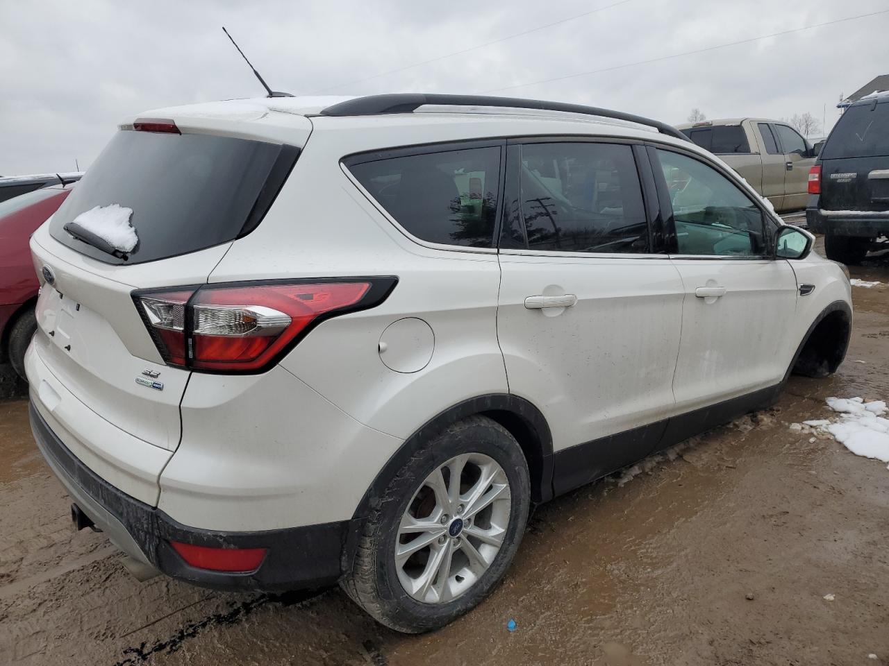 Image 3 of 2017 FORD ESCAPE SE 2017 with VIN 1FMCU9G94HUB59551