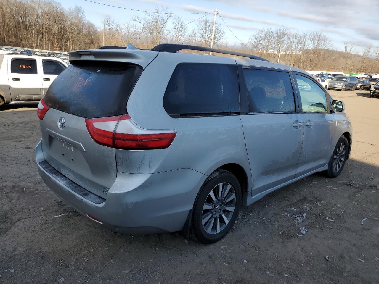 Image 3 of 2019 TOYOTA SIENNA LE 2019 with VIN 5TDJZ3DC0KS227415