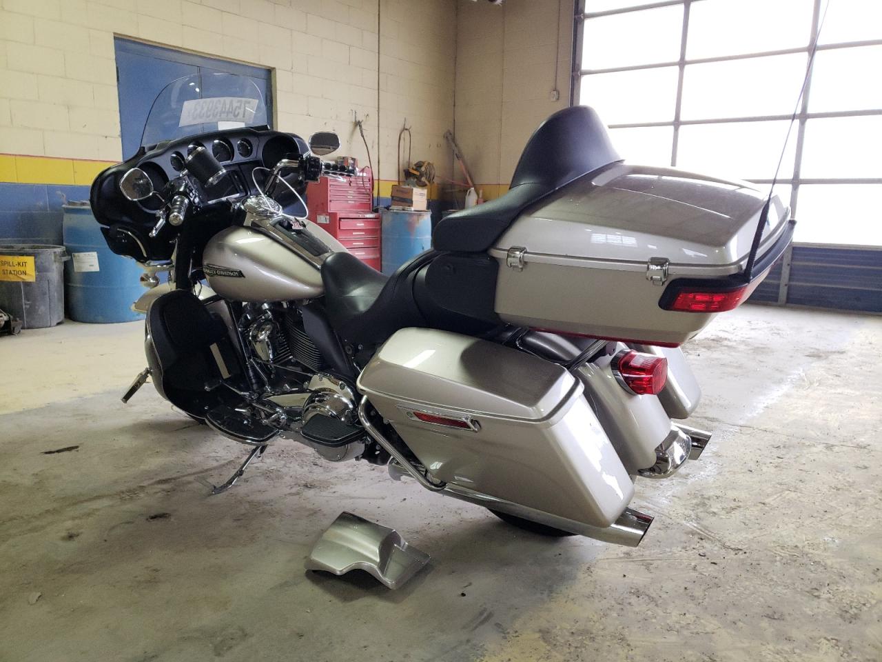 Image 3 of 2018 HARLEY-DAVIDSON FLHTCU ULTRA CLASSIC ELECTRA GLIDE 2018 with VIN 1HD1FCC19JB668425