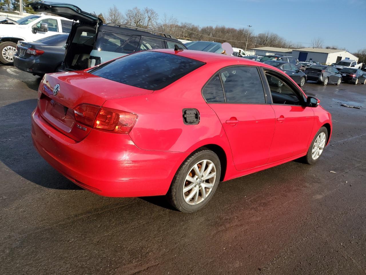 Image 3 of 2011 VOLKSWAGEN JETTA SE 2011 with VIN 3VWDZ7AJ7BM066484