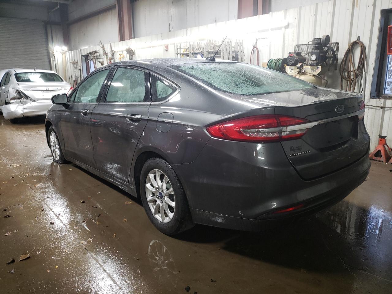 Изображение 2 2017 FORD FUSION S 2017 с VIN 3FA6P0G7XHR301174