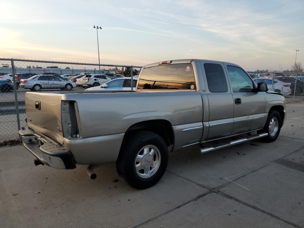 Obraz 3 z 2001 GMC NEW SIERRA C1500 2001 z VIN 1GTEC19T41Z180516