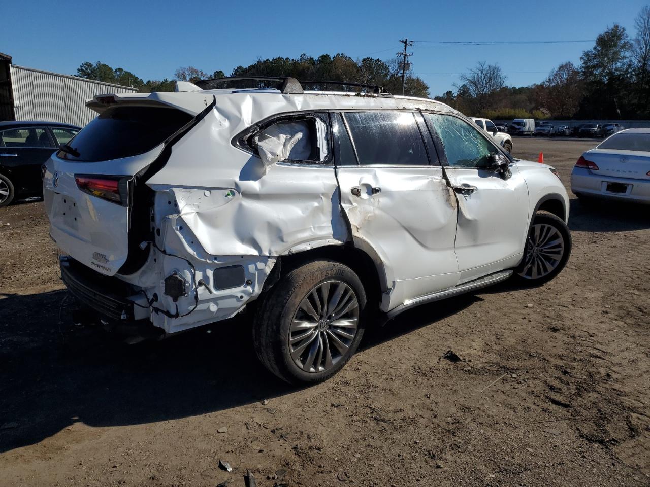 Image 3 of 2021 TOYOTA HIGHLANDER PLATINUM 2021 with VIN 5TDFZRAH3MS076159