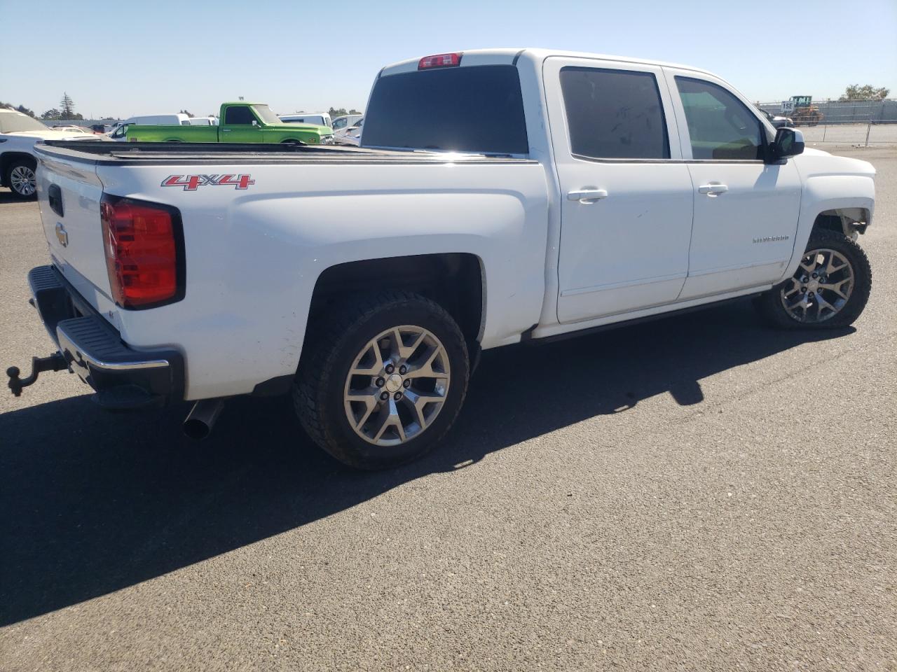 Image 3 of 2016 CHEVROLET SILVERADO K1500 LT 2016 with VIN 3GCUKREC7GG189951