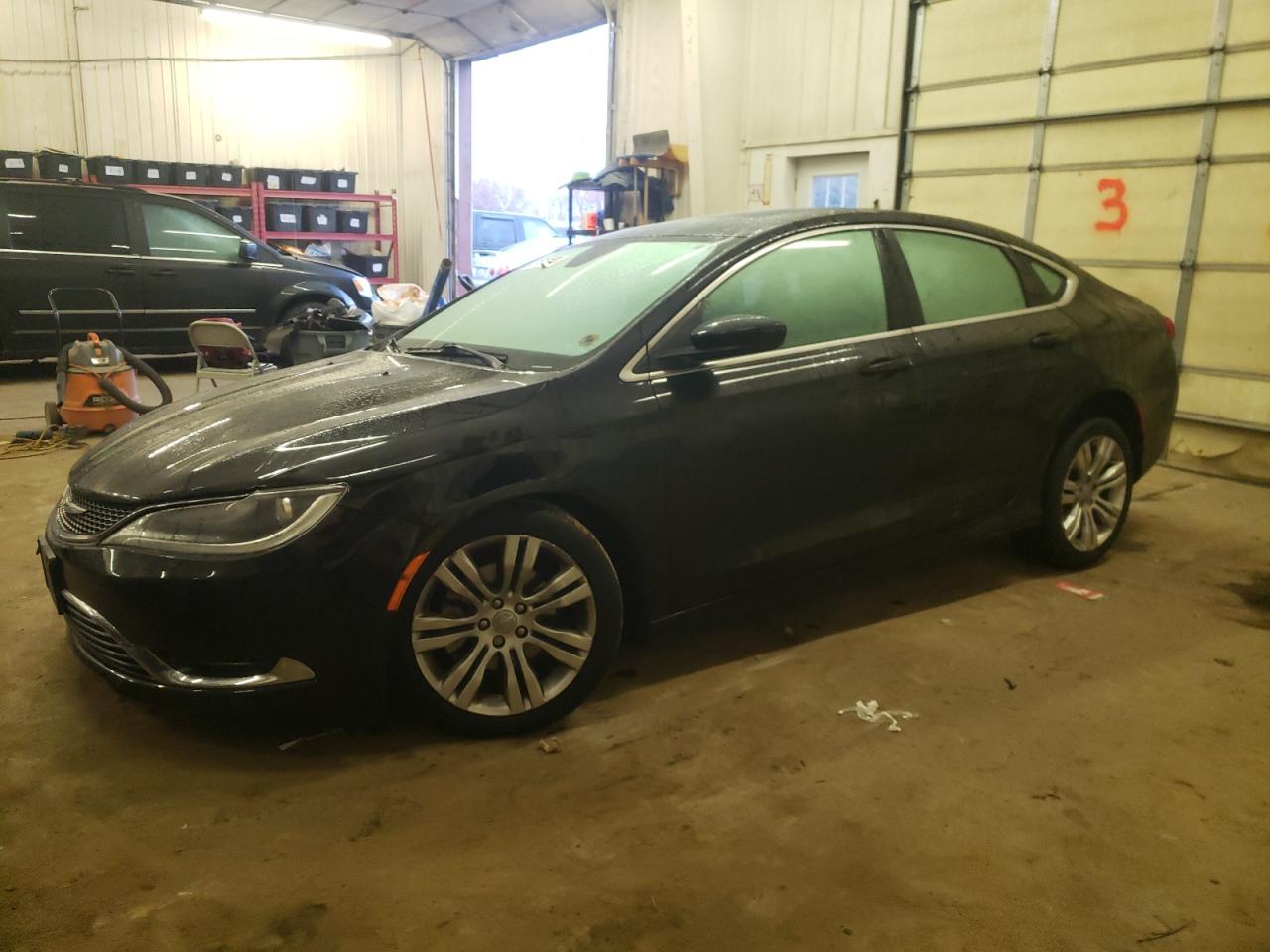 Изображение 1 2015 CHRYSLER 200 LIMITED 2015 с VIN 1C3CCCAB6FN677513
