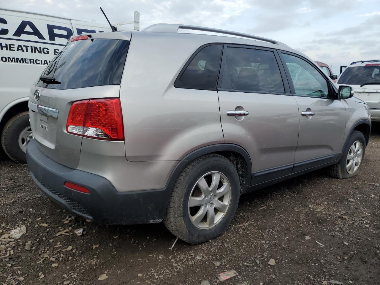 Изображение 3 2013 KIA SORENTO LX 2013 с VIN 5XYKT4A64DG373696