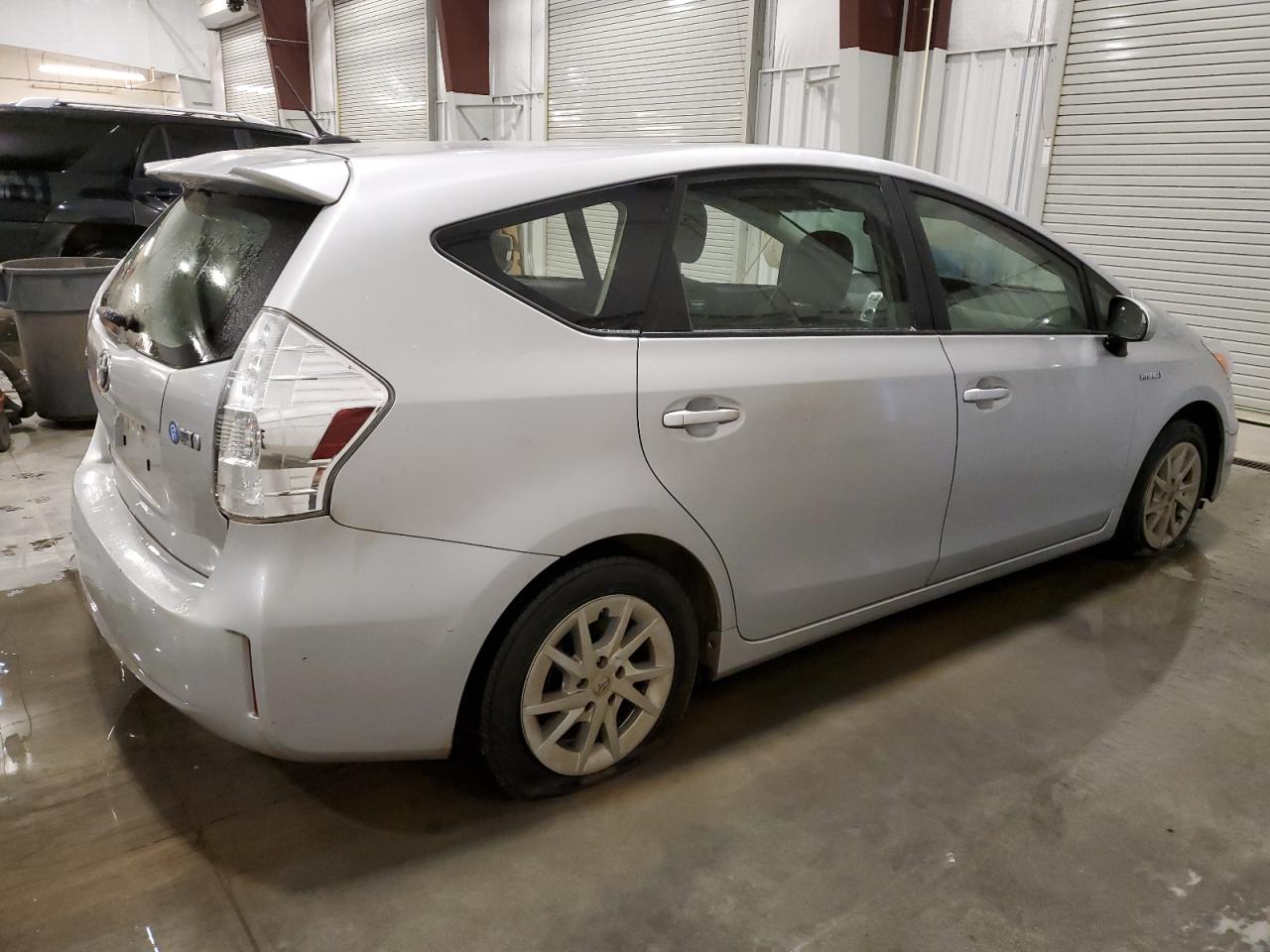 Image 3 of 2014 TOYOTA PRIUS V  2014 with VIN JTDZN3EU9EJ015250