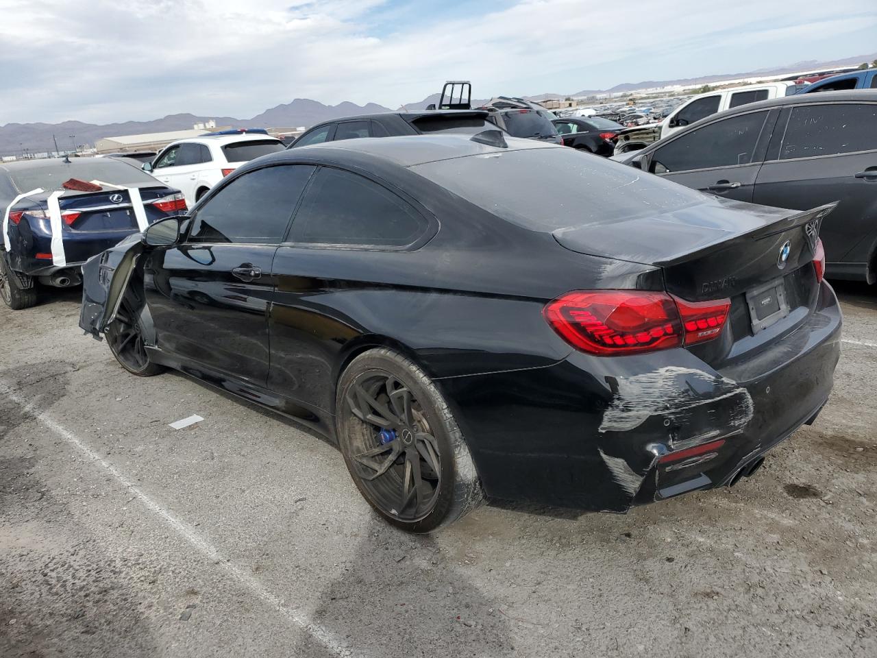 Obraz 2 z 2017 BMW M4  2017 z VIN WBS3R9C53HK709500