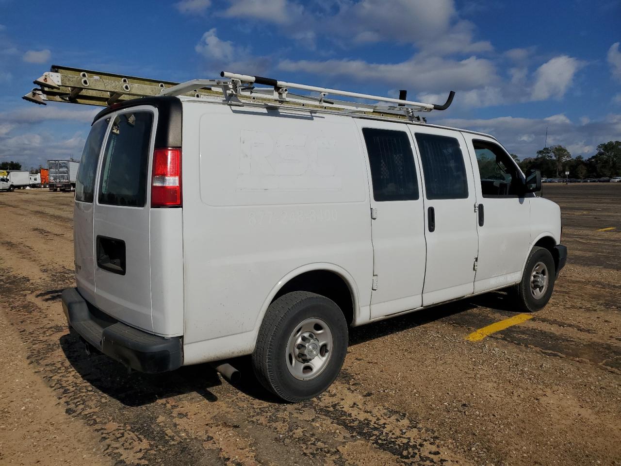 Image 3 of 2018 CHEVROLET EXPRESS G2500  2018 with VIN 1GCWGAFP3J1309280