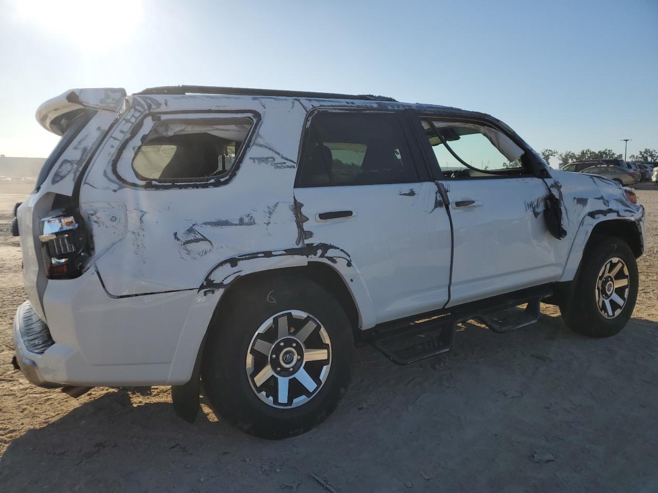 Image 3 of 2022 TOYOTA 4RUNNER SR5 PREMIUM 2022 with VIN JTERU5JR2N6080018