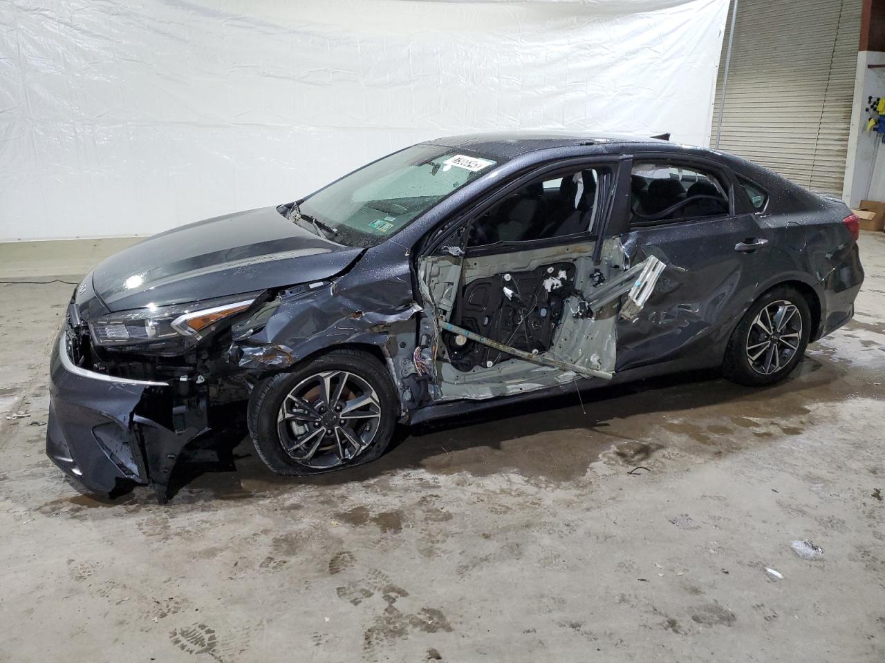 Изображение 1 2023 KIA FORTE LX 2023 с VIN 3KPF24AD9PE577043