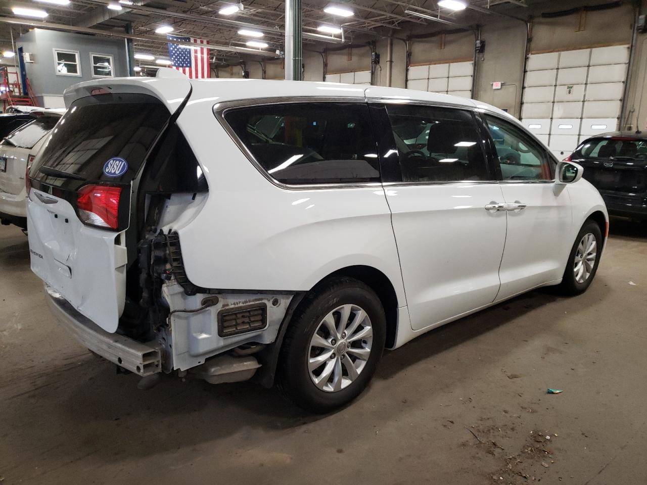 Image 3 of 2018 CHRYSLER PACIFICA TOURING PLUS 2018 with VIN 2C4RC1FG9JR113302