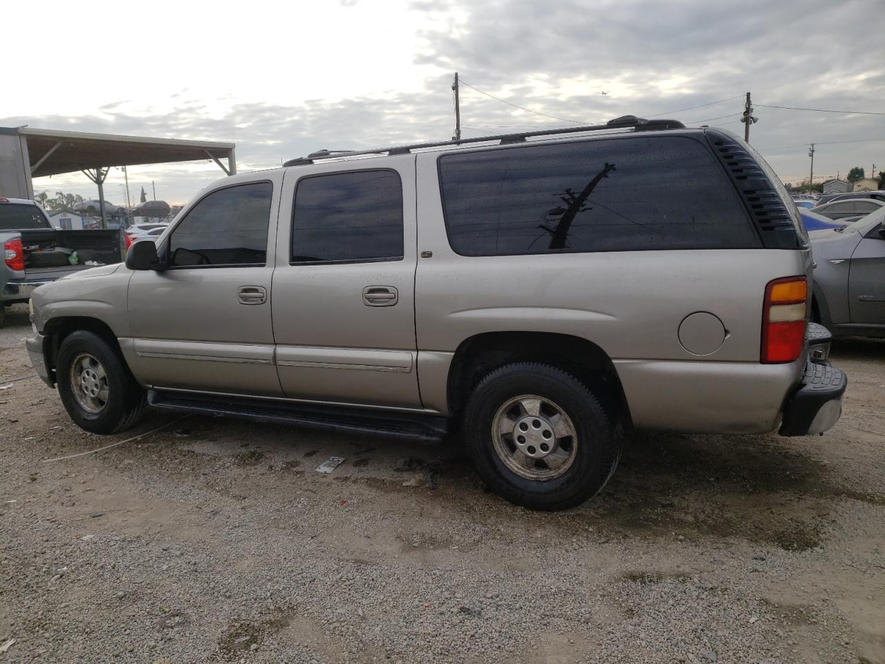 Obraz 2 z 2001 CHEVROLET SUBURBAN C1500 2001 z VIN 3GNEC16T21G251031
