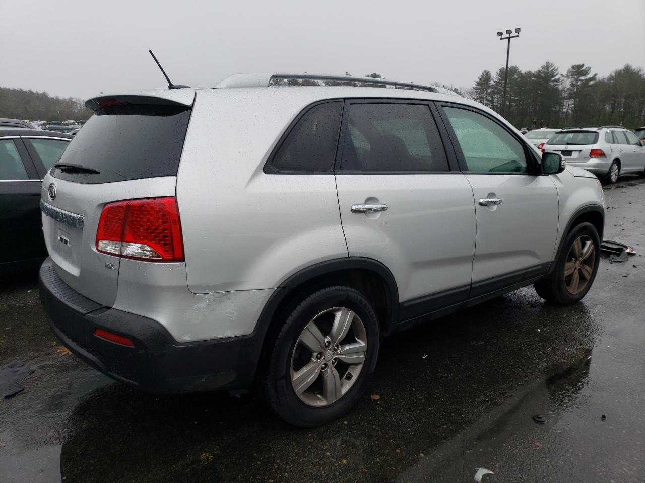 Image 3 of 2013 KIA SORENTO EX 2013 with VIN 5XYKU3A6XDG396813